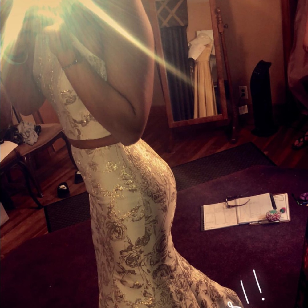 BEAUTIFUL PROM DRESS